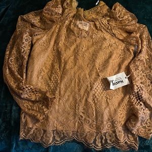 Very beautiful blouse that has never been worn, would be perfect for date night